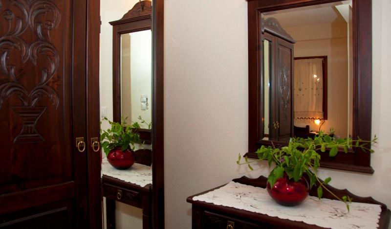 To Balkoni Tis Limnis Plastira Neochori  Rum bild